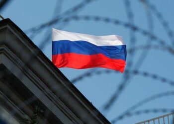 Влада РФ хоче зобов’язати росіян, що поїхали, розкривати посвідку на проживання