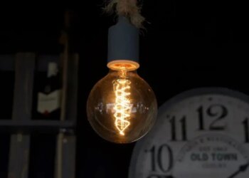 Завтра у всіх областях України планують вимикати світло