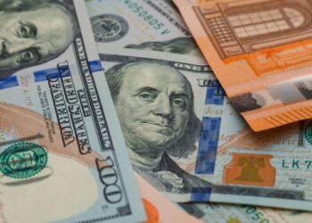 Что ждать от курса доллара и евро в 2026 году: два сценария от эксперта