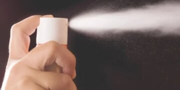 Залила “перцем” ветерана, який 21 місяць був у полоні рф через прохання викинути сміття з під'їзду: деталі скандалу у Львові