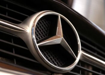 Mercedes-Benz запускає систему допомоги водіям – конкурента Tesla FSD для міських вулиць США