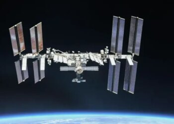 NASA достроково повертає 4 астронавтів з МКС через медичні проблеми
