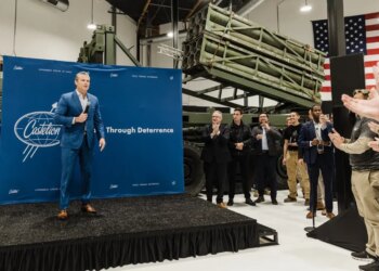 Міністр війни США Піт Хегсет проінспектував розробку новітньої гіперзвукової ракети "Чорна борода"