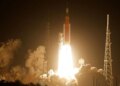 Повернення до Місяця: NASA виводить мегаракету Artemis 2 на фінальний старт