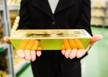 Золото и серебро взлетели до рекордных максимумов