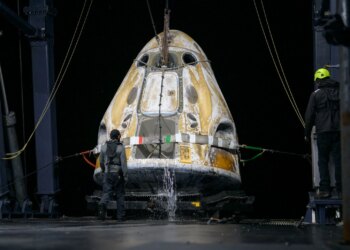 Медична евакуація NASA: екіпаж МКС успішно повернувся на Землю раніше запланованого