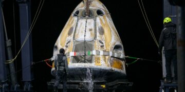 Медична евакуація NASA: екіпаж МКС успішно повернувся на Землю раніше запланованого