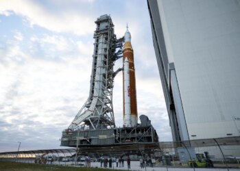 Ракета NASA для місії Artemis 2 прибула на стартовий майданчик: запуск заплановано на лютий