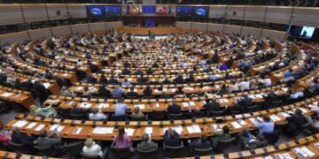 Европарламент одобрил ускоренное рассмотрение 90 млрд евро кредита для Украины