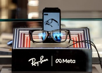 Патентна війна у світі технологій: на творців окулярів Ray-Ban Meta подали багатомільярдний позов