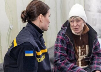 росіяни пошкодили гуртожиток у Харкові: переселенців перевезли, з ними працювали психологи ДСНС