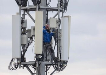Блекаути, мороз і обстріли: чи “витягне” мобільний зв’язок нову хвилю енергокризи