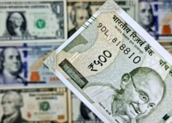 Індійська рупія опустилася до рекордно низького рівня