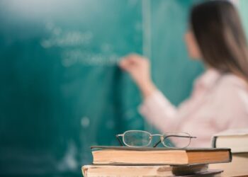 Новые зарплаты учителей: сколько получат педагоги после повышения окладов на 30%