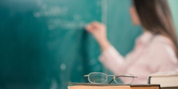 Новые зарплаты учителей: сколько получат педагоги после повышения окладов на 30%