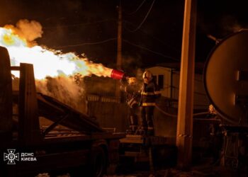 Россия снова массированно атаковала энергетику Украину: дома без света и тепла, есть погибшие