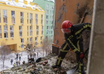 У Києві завершили розбір завалів і рятувальні роботи після масованого удару РФ