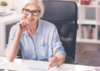 ПФУ объяснил, как украинцам за границей не потерять страховой стаж для пенсии