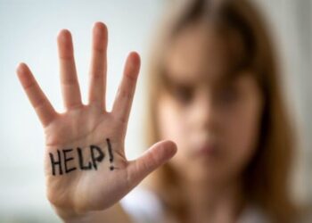 У Запоріжжі 4-річна дівчинка самостійно викликала «швидку» для непритомної мами