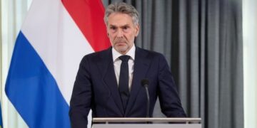 Страны-партнеры должны усилить давление на РФ и обсудят гарантии безопасности для Украины в Давосе – премьер Нидерландов