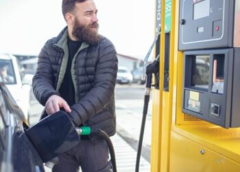 Водителям приготовиться: эксперт объяснил, что будет с ценами на бензин и дизель