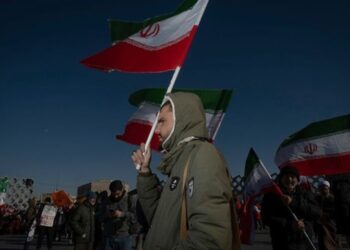 В Ірані протестувальники підпалили пост дорожньої поліції та поліцейську машину