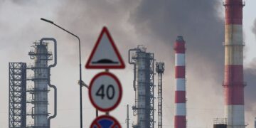 Українські удари по НПЗ завдали Росії понад 1 трлн рублів збитків