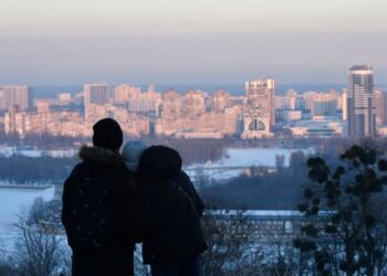 Опасность на дорогах: Укргидрометцентр предупредил о сильных туманах и гололедице