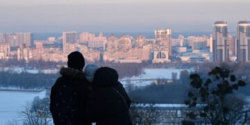 Опасность на дорогах: Укргидрометцентр предупредил о сильных туманах и гололедице