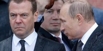 Медведєв погрожує Зеленському обезголовлюванням