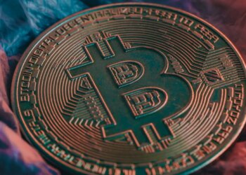 Біткоїн на порозі $60 000 на тлі втечі інвесторів від ризикованих ставок