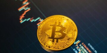 Біткоїн обвалився нижче $70 000, нівелювавши зростання з моменту перемоги Трампа