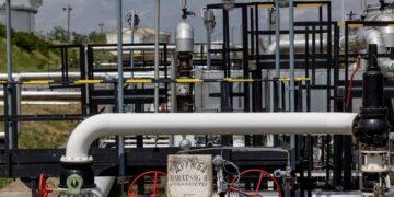 Транзит российской нефти через Украину обрушился до исторического минимума