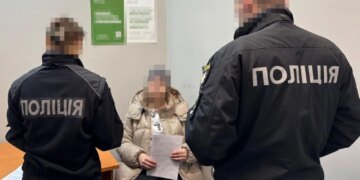 У Львові жінка відкрила стрілянину по військових ТЦК та поліцейських: пошкоджений мікроавтобус