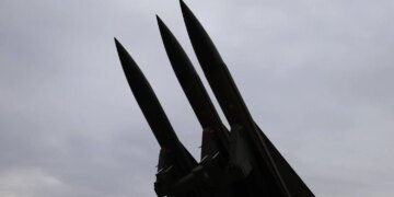 297 з 328 ворожих дронів знешкоджено, не досягли цілей запущені рф по Україні ракети, у тому числі "Кинджали": деталі від ПС ЗСУ