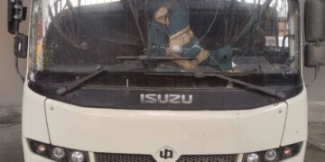 Дрон рф атакував маршрутку у Херсоні: водій отримав мінно-вибухову травму