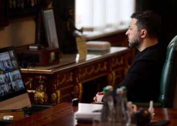 Зеленський провів селектор після масованого удару рф: в Україні значні відключення світла