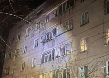 російський дрон атакував Чугуїв: пошкоджено будинки, поранено людину