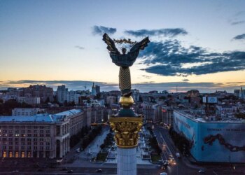 У Києві пролунали вибухи на тлі балістичної загрози