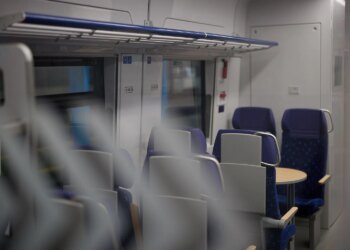 Залізниця знову зазнала ворожих ударів, є затримки поїздів – Укрзалізниця