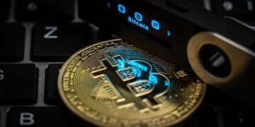 Биткоин прошел экзамен на прочность: ждать ли рывка до 81 000 долларов уже на этой неделе