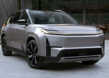 Toyota представила свій перший електричний трирядний кросовер