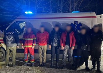 Ціна питання – 60 тис. доларів. На Буковині затримали "швидку" з ухилянтами