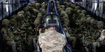 Британські та французькі десантники завершили підготовку до ймовірного розгортання миротворчої місії в Україні