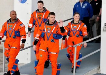 НАСА змінює стратегію висадки на Місяць та вводить додаткову репетиційну місію на орбіті Землі