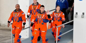 НАСА змінює стратегію висадки на Місяць та вводить додаткову репетиційну місію на орбіті Землі