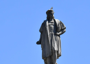 Трамп планує встановити біля Білого дому статую Колумба, повалену під час протестів BLM