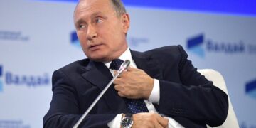 Империя трещит по швам: The Telegraph объяснила, почему Путин снова схватился за ядерную дубинку