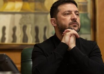 КМИС: 61% украинцев доверяют Зеленскому, однако растет часть тех, кто доверяет ему, опираясь на “государственную позицию”