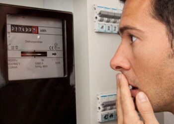 Почему суммы в платежках за свет растут несмотря на отключения: объяснение YASNO